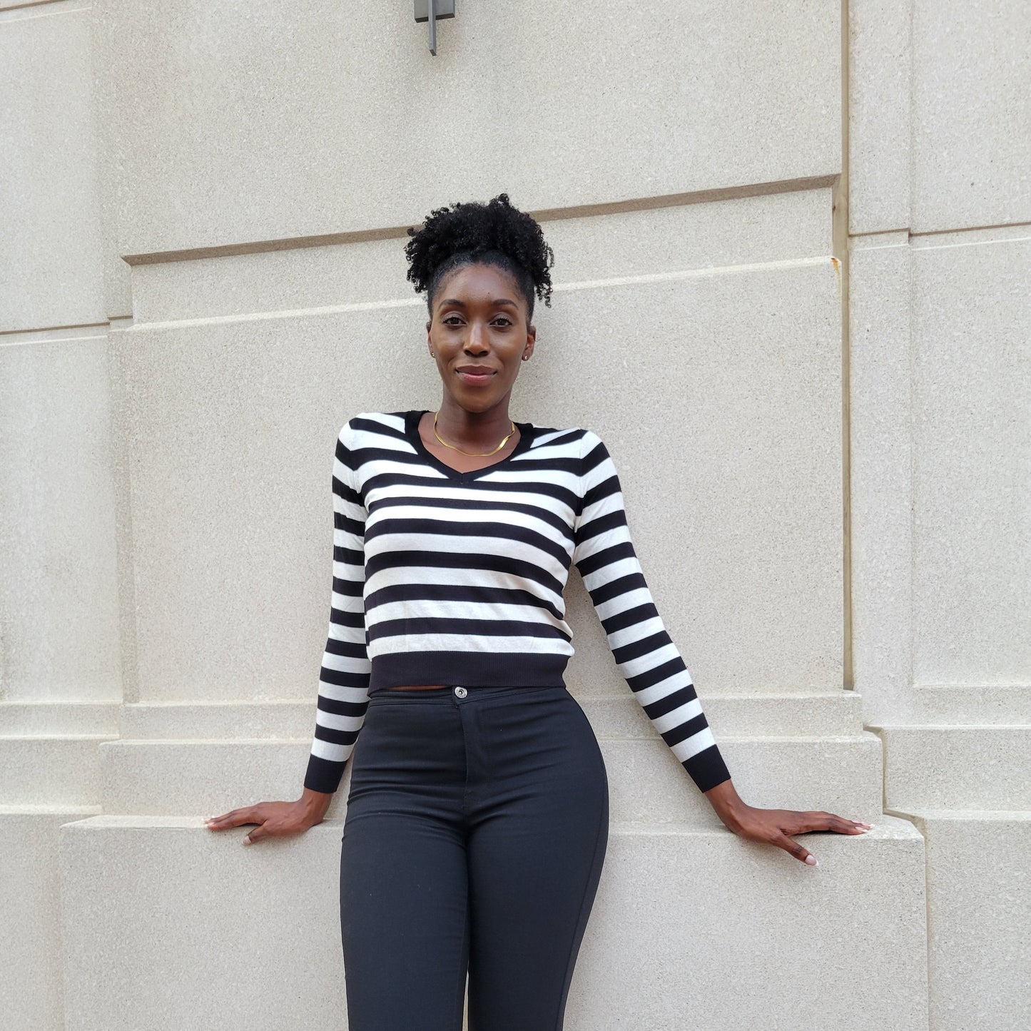 LONG SLEEVE V-NECK STRIPE SWEATER