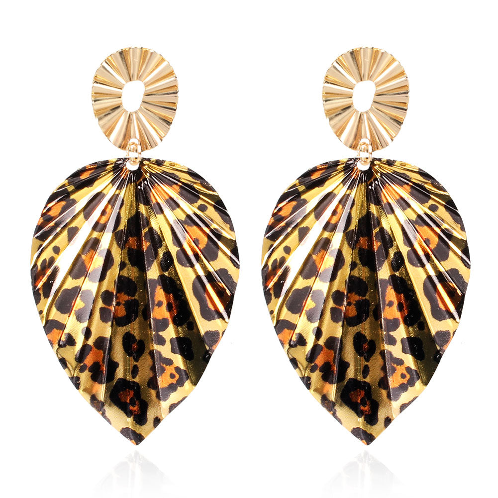 Exaggerated alloy leaf earring