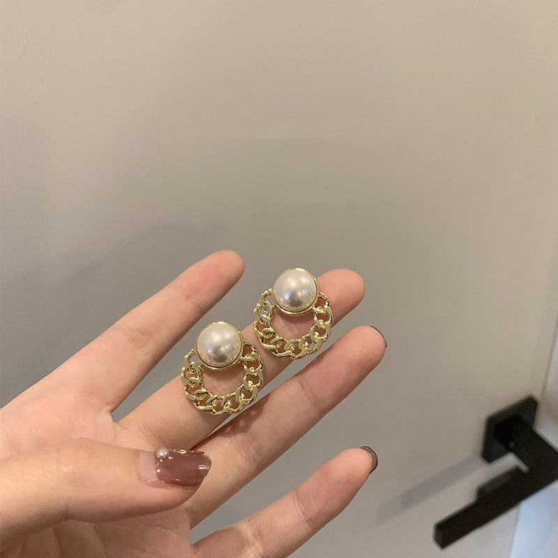 Vintage style pearl chain round earrings
